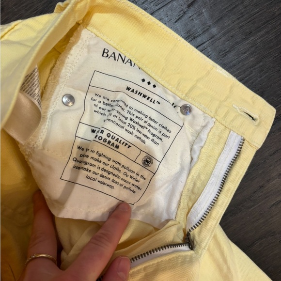 Brand New! Yellow Straight-Leg Jeans size 26 - Picture 3 of 4